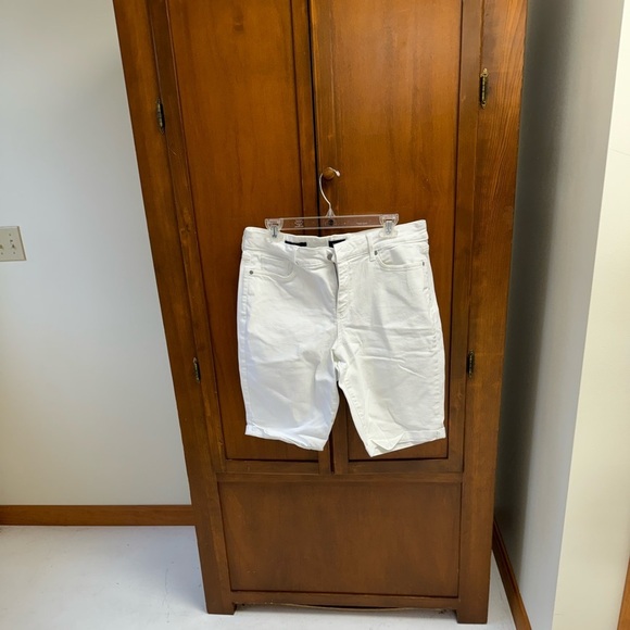 COPY - NYDJ Brielle white denim bermuda jean shorts size 14 liftxtuck tech - Picture 1 of 6